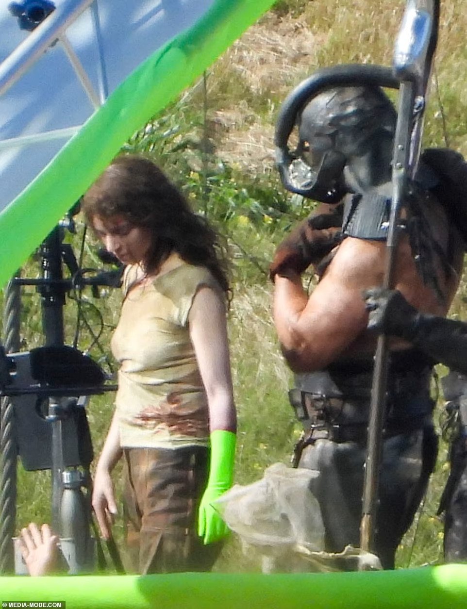 First Look At Young ‘Furiosa’ in ‘Mad Max’ Prequel Set Photos - Horror News - Horror Land